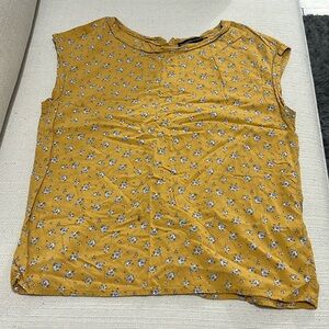 Abercrombie & Fitch top